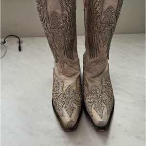 Corral angel wing/cross western boots.